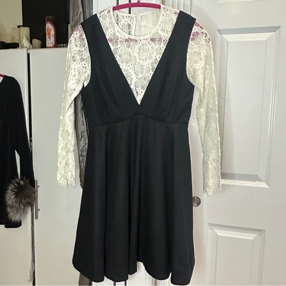 NWOT Black & White Mini Dress Jumper fit & flair Lace Long sleeve Small STORIA - Picture 1 of 6